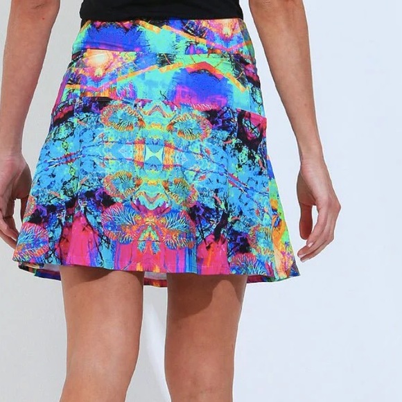 Donna Jo Dresses & Skirts - Dona Jo Birdie Golf Shirt Surreal Skort Shorts Pockets 17"